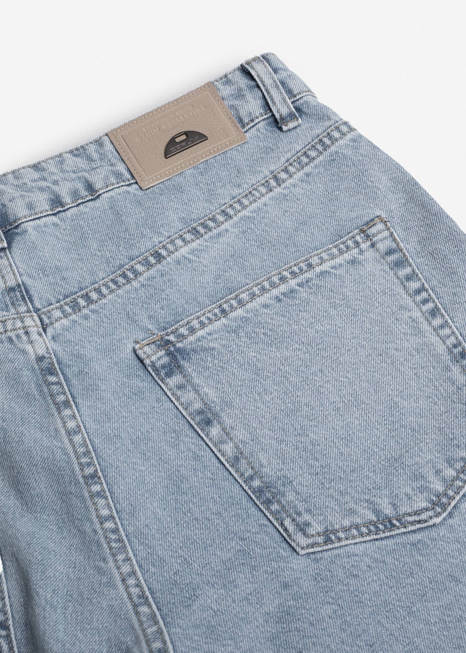 شلوار جین Tapered-Fit